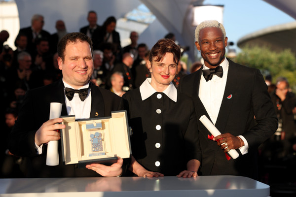 Hasan Hadi, winner of the Camera d’Or & Akinola Davis Jr © Pascal Le Segretain/Getty Images