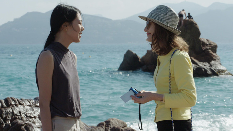 Film still of Keul-le-eo-ui ka-me-la (Claire's Camera) © RR