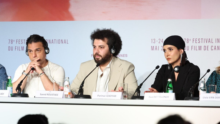 WOMAN AND CHILD by Saeed Roustaee - Press conference © Joachim Tournebize / FDC